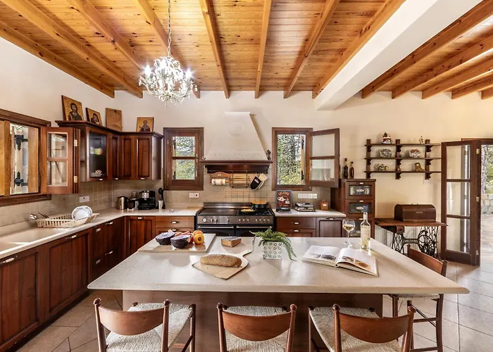 Vila Troodos Mature Pine